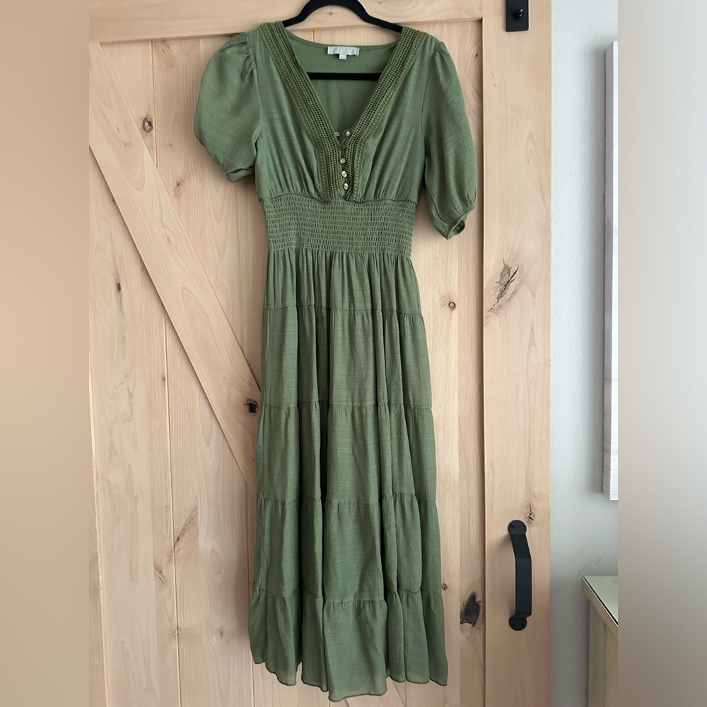 Women’s avacado color size medium maxi dress